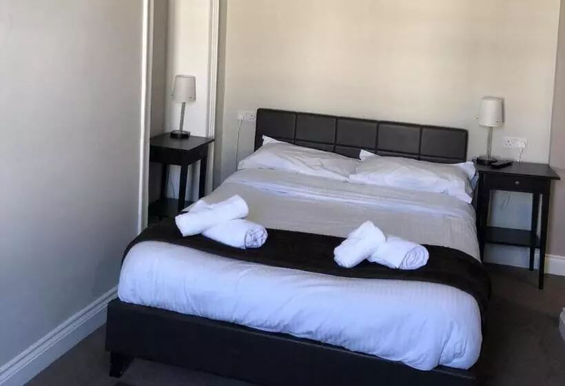 Hotelli The Cornubia Inn