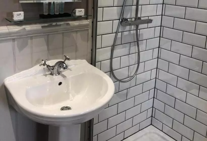 Hotelli The Cornubia Inn