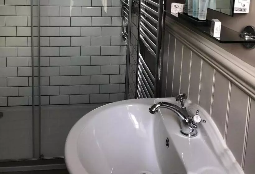 Hotelli The Cornubia Inn