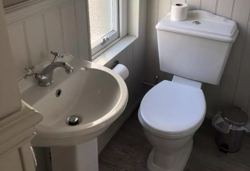 Hotelli The Cornubia Inn