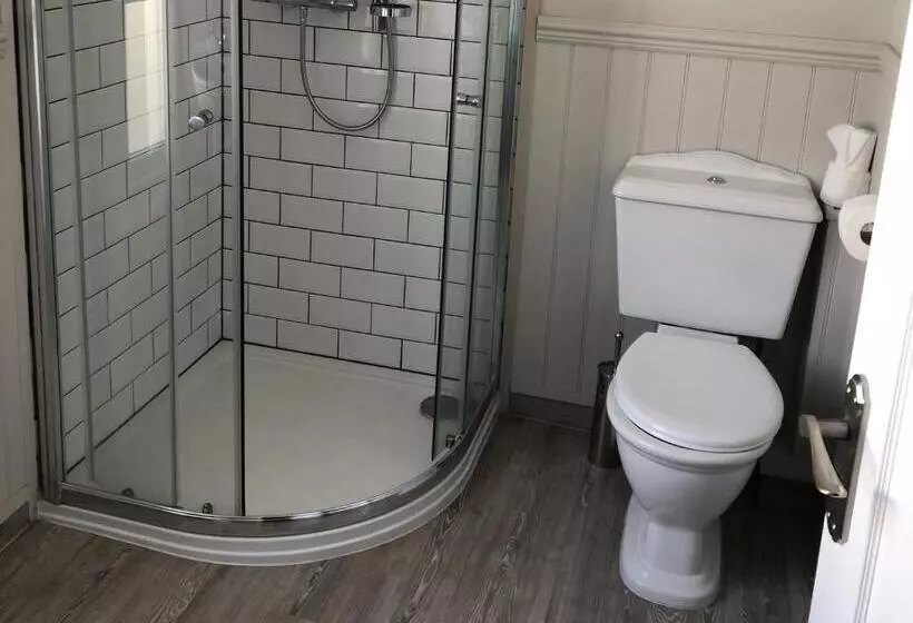 Hotelli The Cornubia Inn