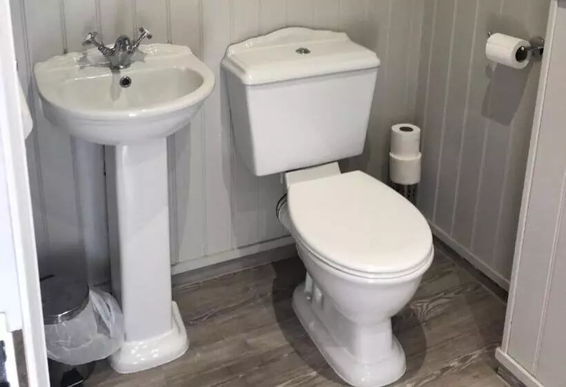 Hotelli The Cornubia Inn