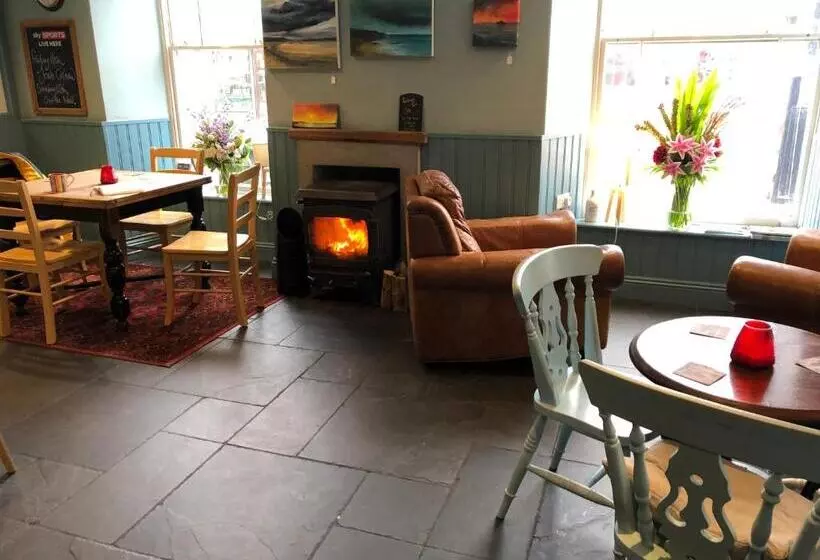 Hotelli The Cornubia Inn