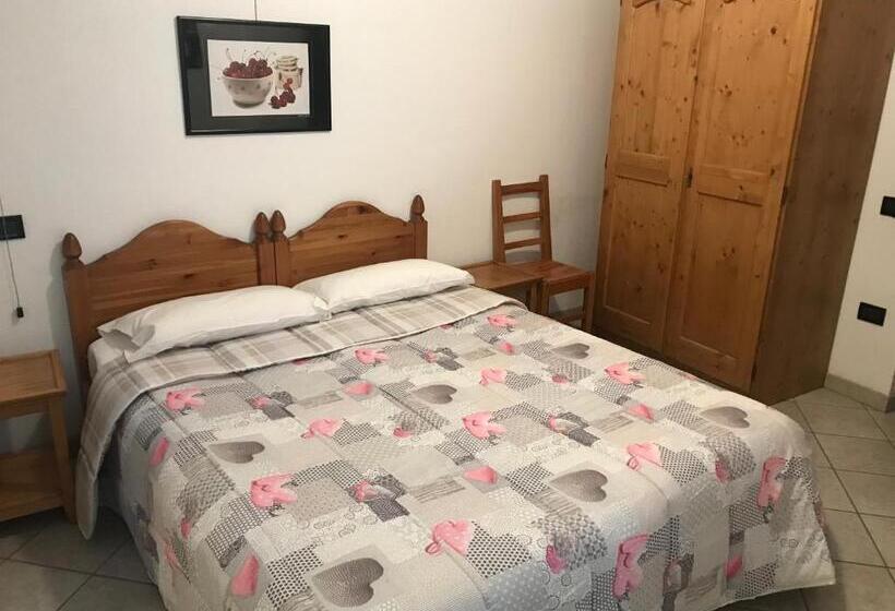 ユースホステル Rifugio Escursionistico La Ruà