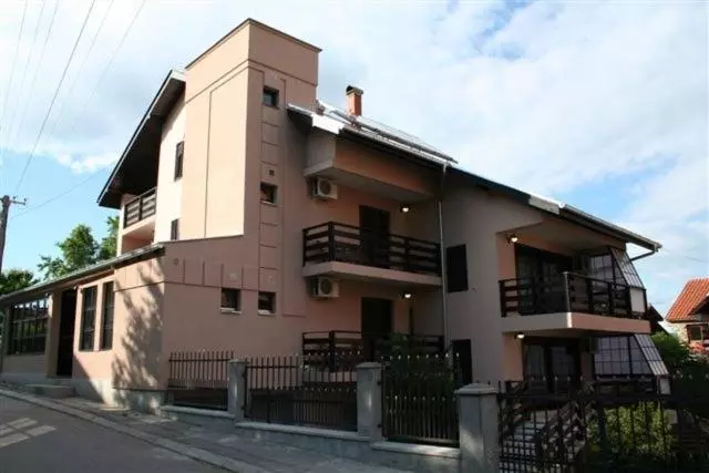 تختخواب و صبحانه Vila Prica