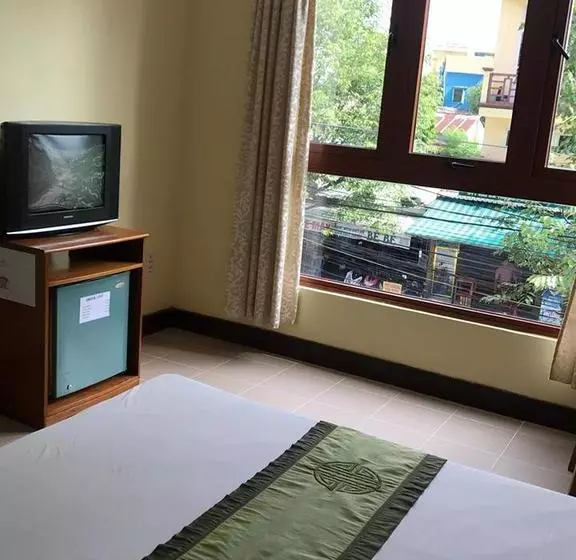 Hoa Binh Hostel