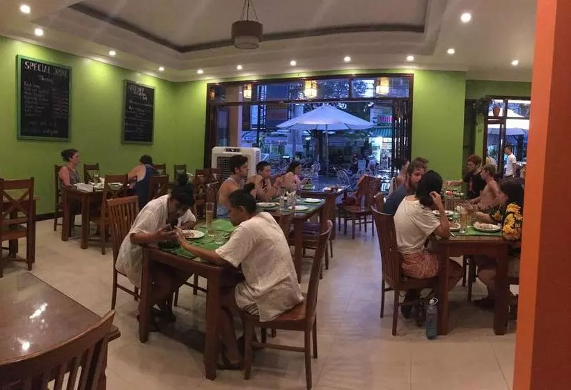 Hoa Binh Hostel