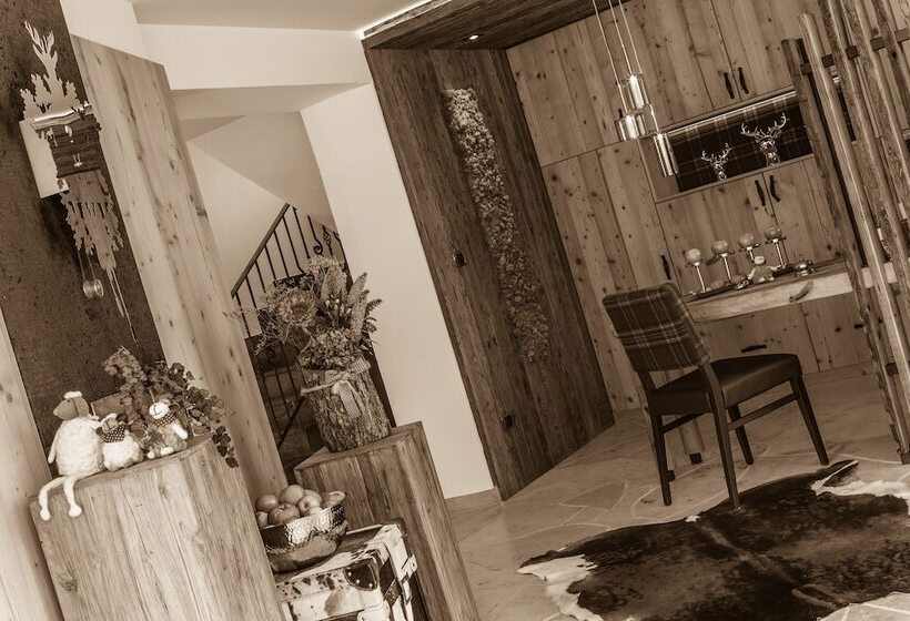 酒店 Alpin Boutique Villa Gabriela   Adults Only