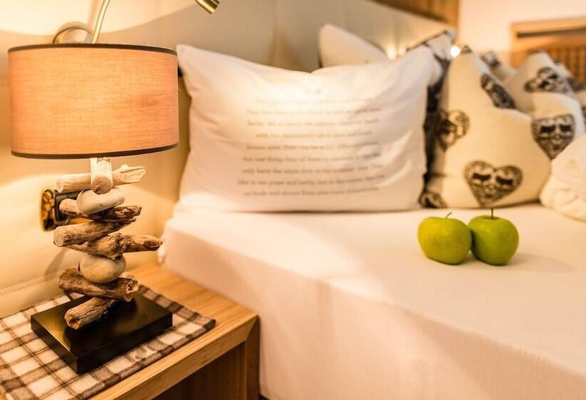 酒店 Alpin Boutique Villa Gabriela   Adults Only