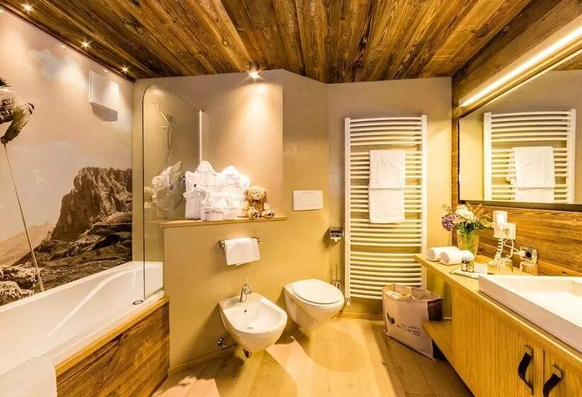 هتل Alpin Boutique Villa Gabriela   Adults Only
