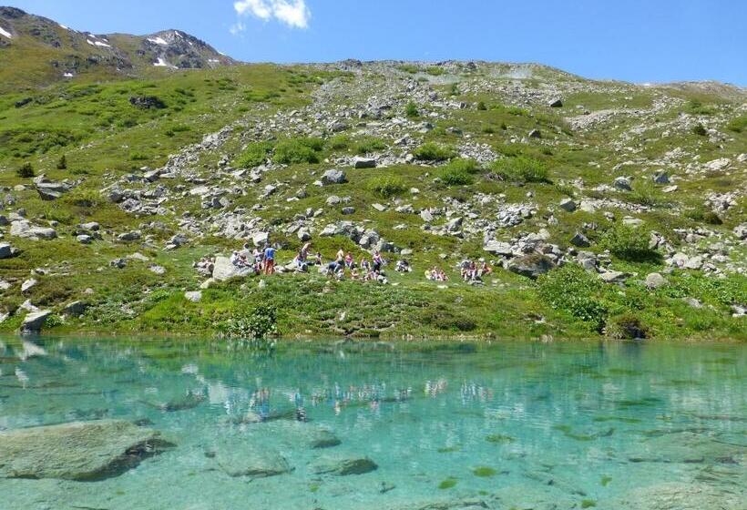 هتل Hôtel Club Les Carrettes