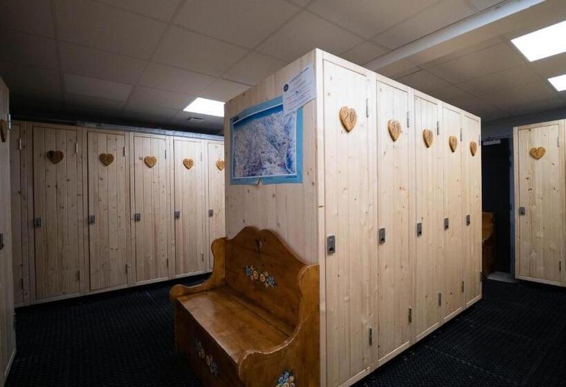 هتل Hôtel Club Les Carrettes