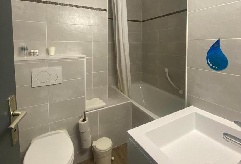 هتل Hôtel Club Les Carrettes