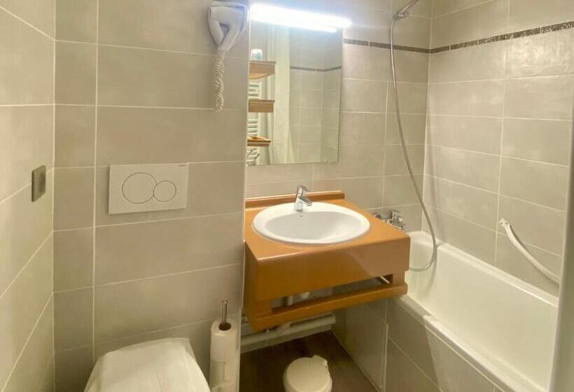 هتل Hôtel Club Les Carrettes