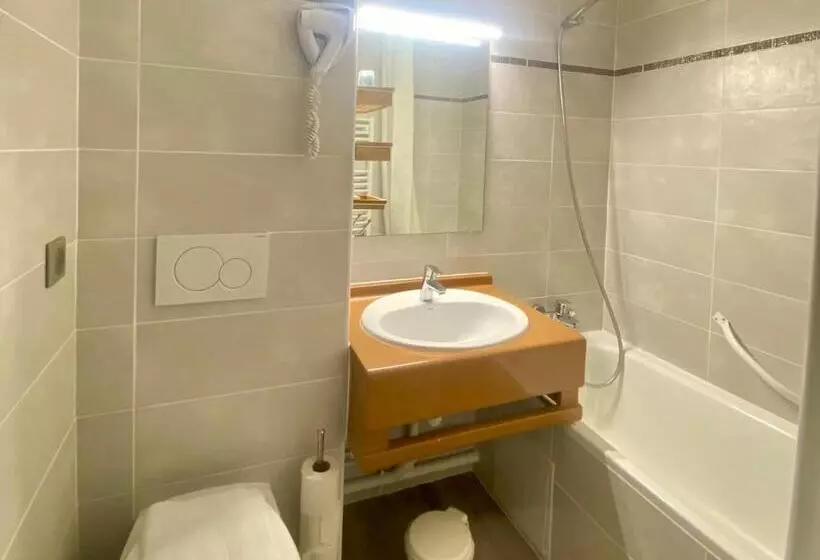 هتل Hôtel Club Les Carrettes