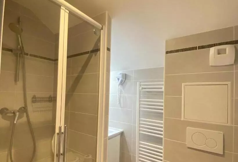 هتل Hôtel Club Les Carrettes
