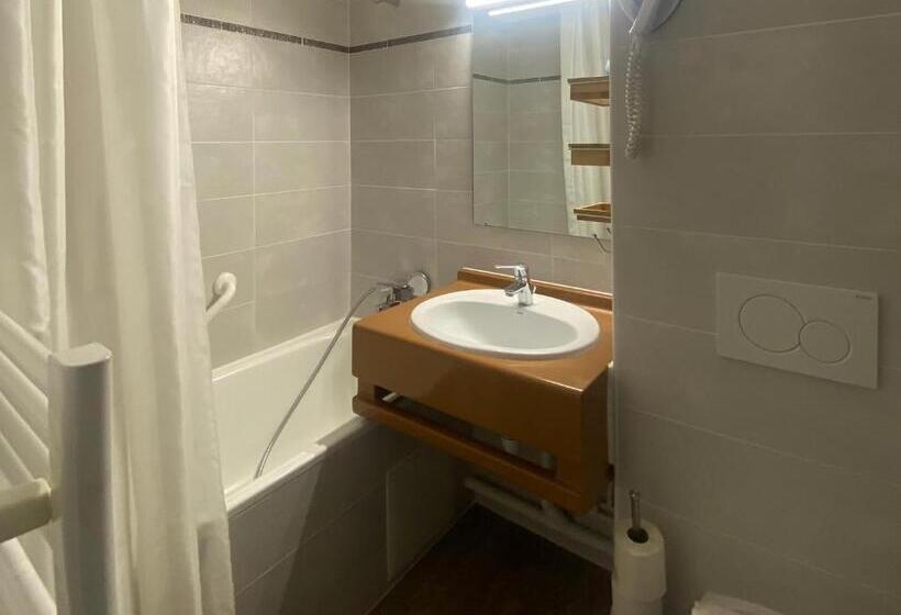 هتل Hôtel Club Les Carrettes