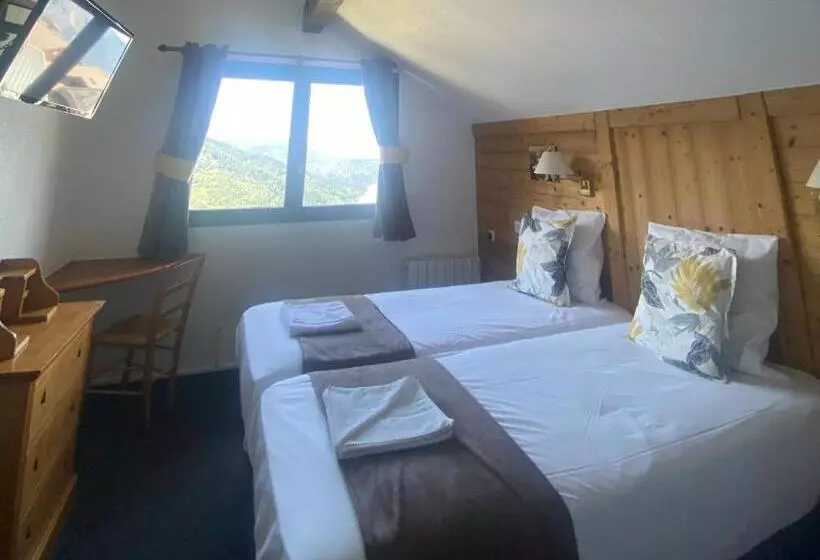 هتل Hôtel Club Les Carrettes