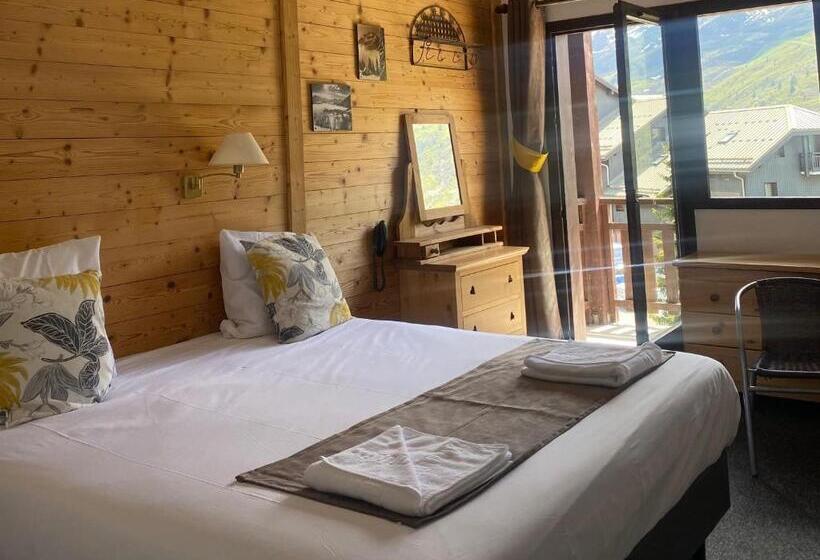 هتل Hôtel Club Les Carrettes