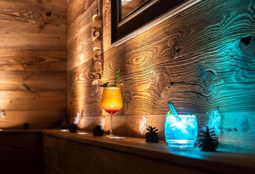 هتل Hôtel Club Les Carrettes