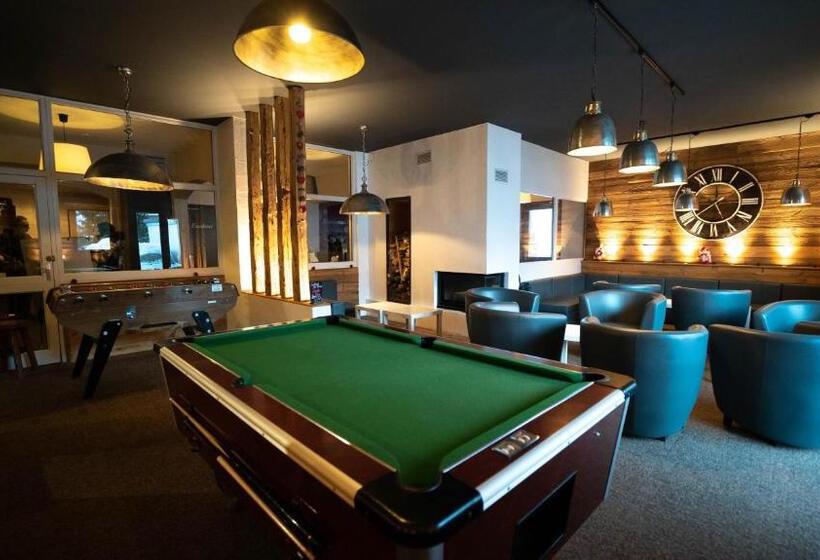 هتل Hôtel Club Les Carrettes