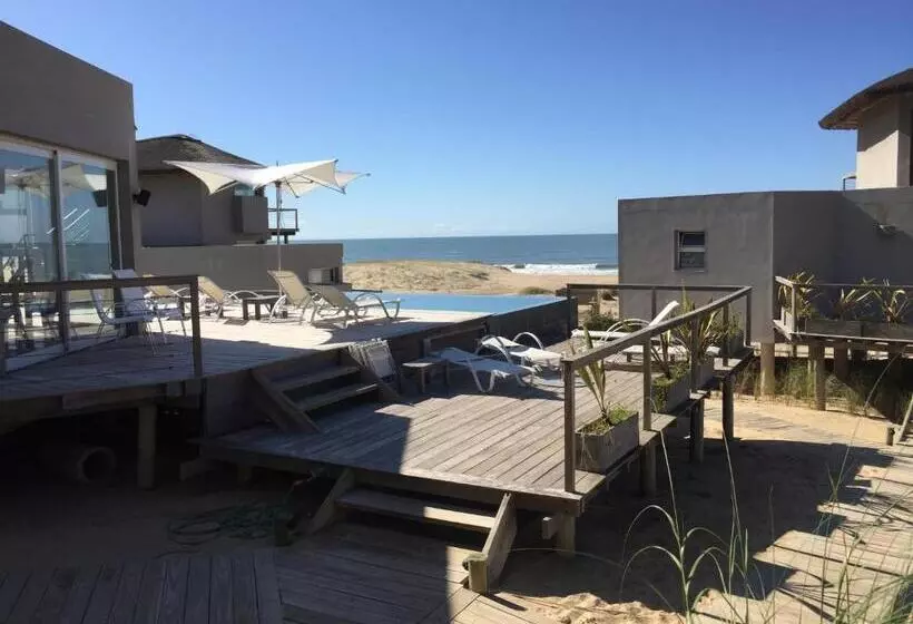 Maradentro Apart Hotel & Suites