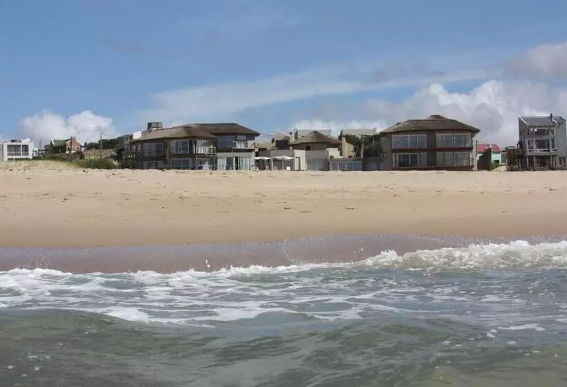 Maradentro Apart Hotel & Suites