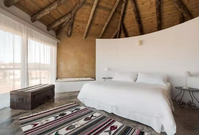 Maradentro Apart Hotel & Suites