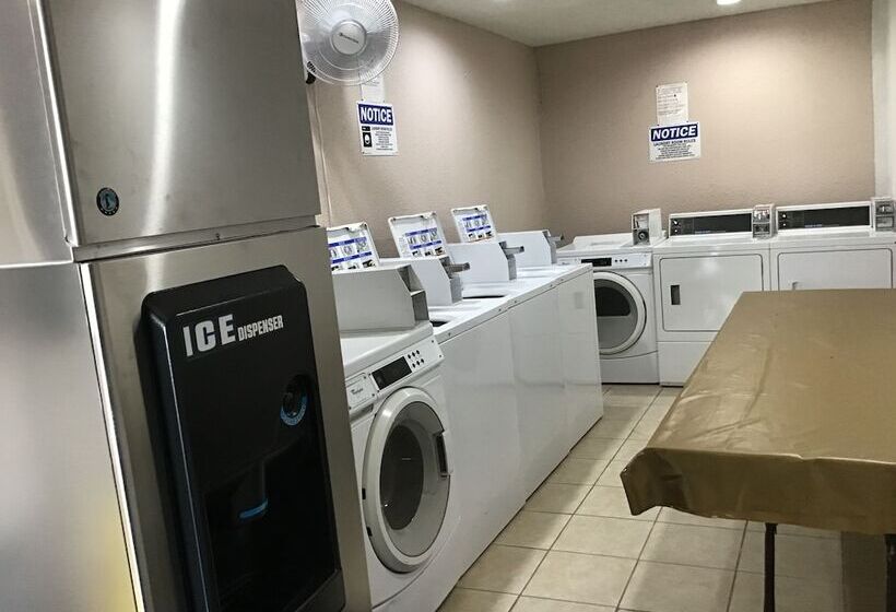 모텔 Budget Inn & Suites