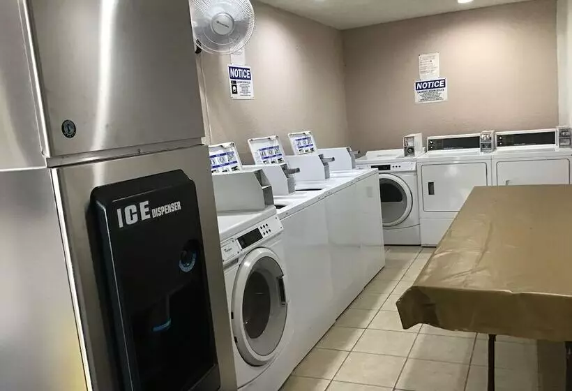 Motelli Budget Inn & Suites