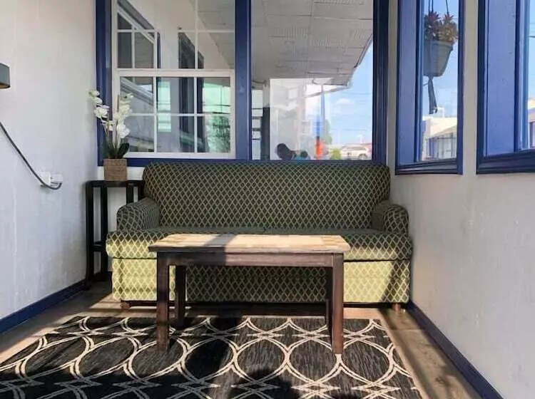 Motelli Budget Inn & Suites