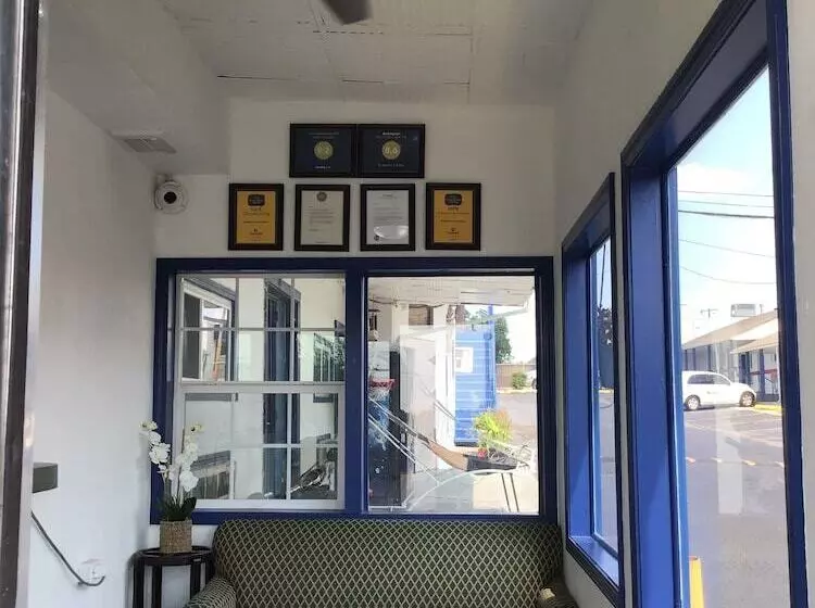 Motelli Budget Inn & Suites