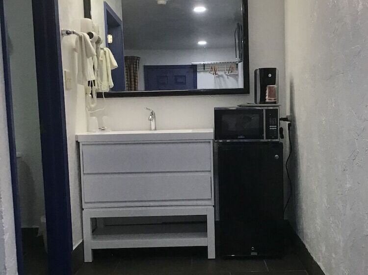 모텔 Budget Inn & Suites