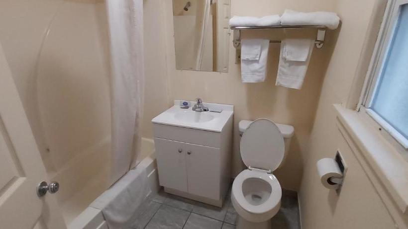 فندق على الطريق Royal Inn