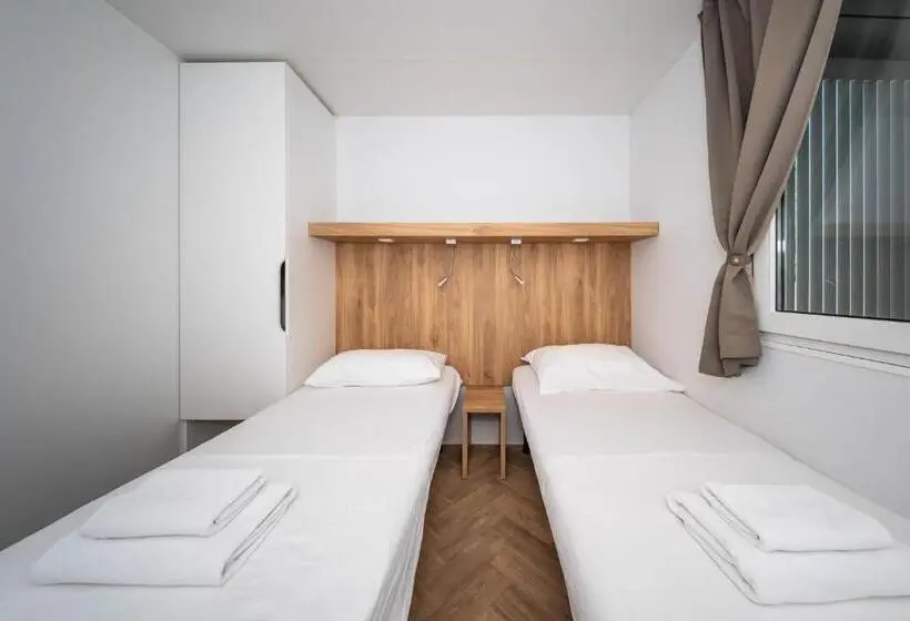 Hotelli Apartments Jezera Lovišća