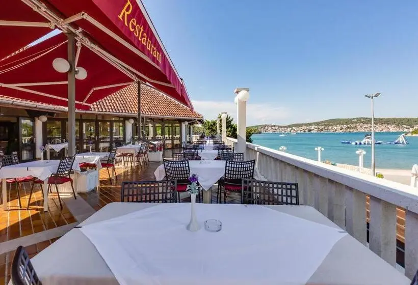 Hotelli Apartments Jezera Lovišća