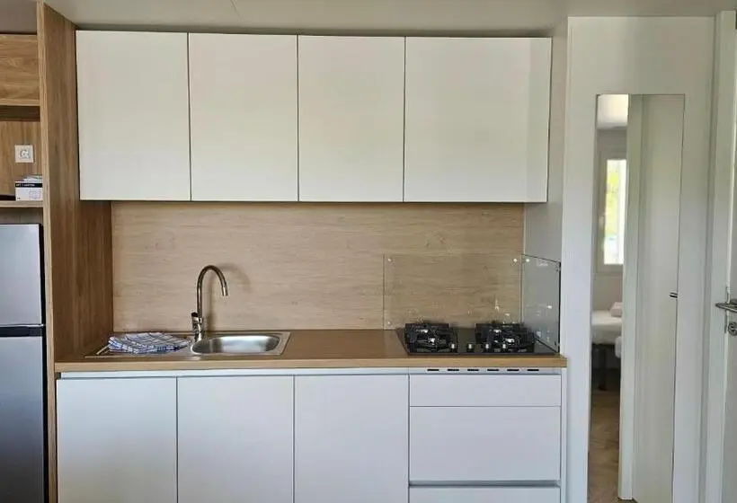 Hotelli Apartments Jezera Lovišća