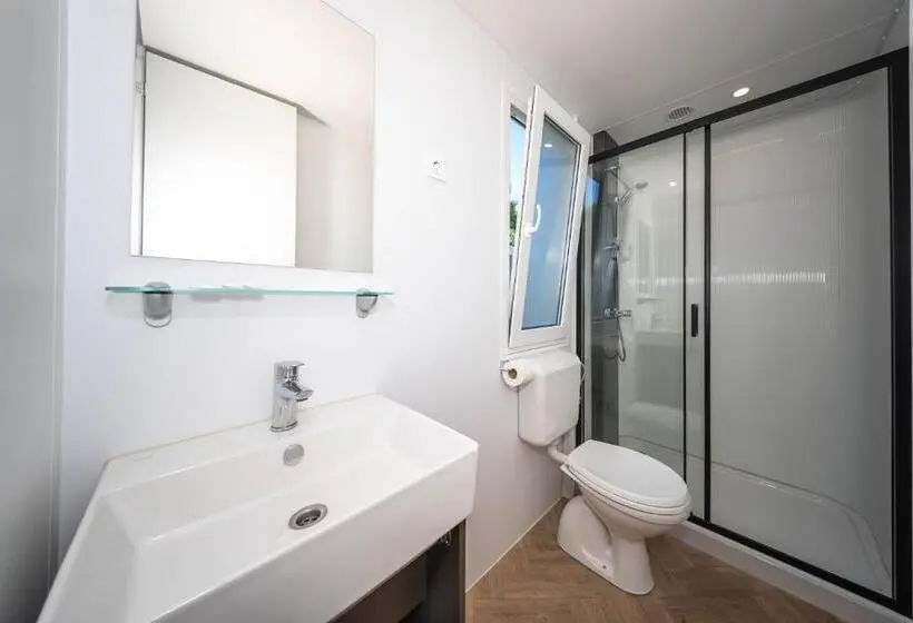 Hotelli Apartments Jezera Lovišća