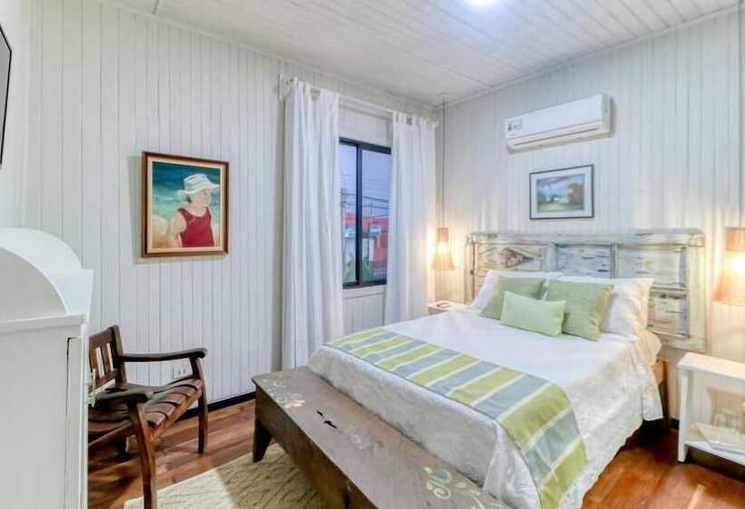 ユースホステル Punta Descartes