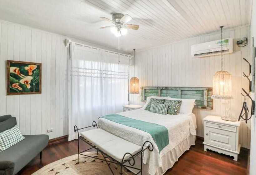 ユースホステル Punta Descartes