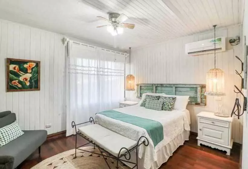 Retkeilymaja Punta Descartes