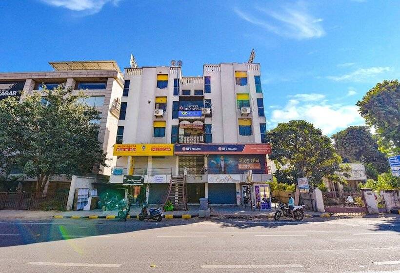 Hotel Fabexpress Red Apple