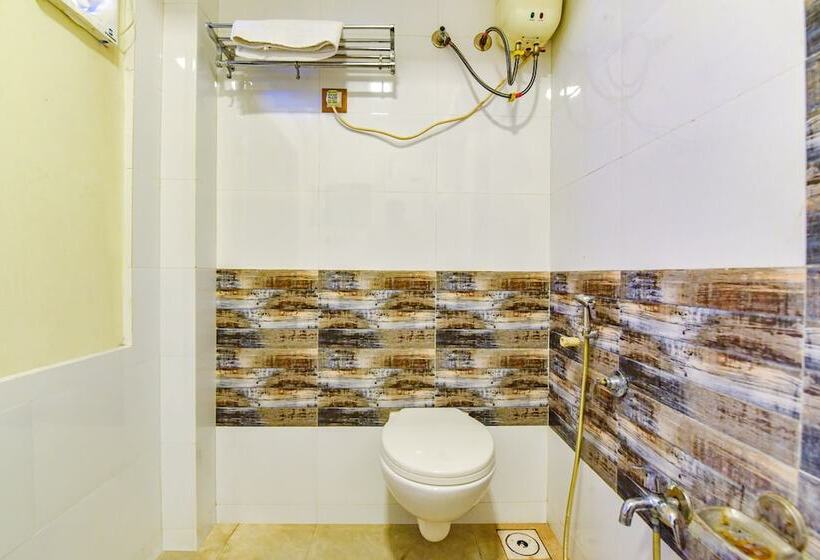 Hotel Fabexpress Red Apple