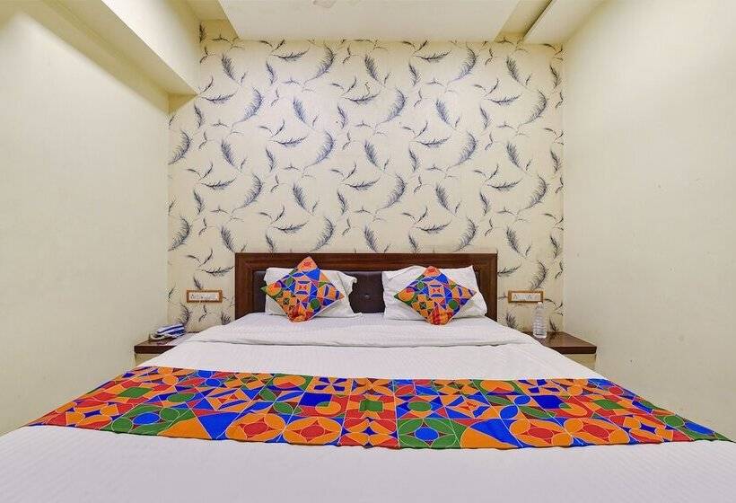 Hotel Fabexpress Red Apple