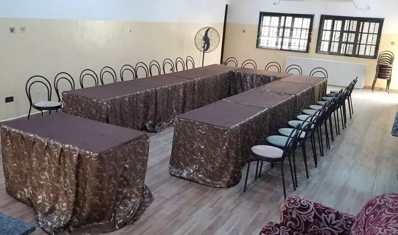 هتل Ragaray Executive Suites