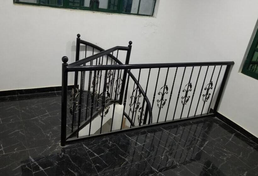 هتل Ragaray Executive Suites