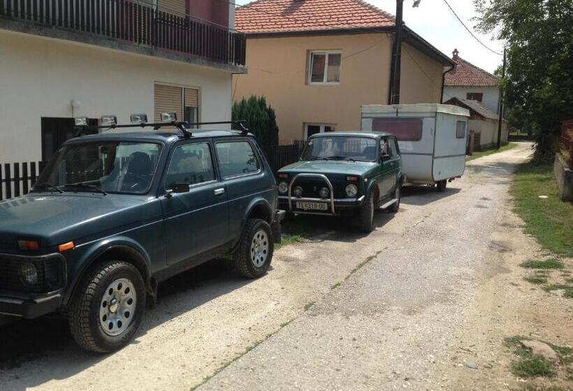 Kitka Hostel Vratnica