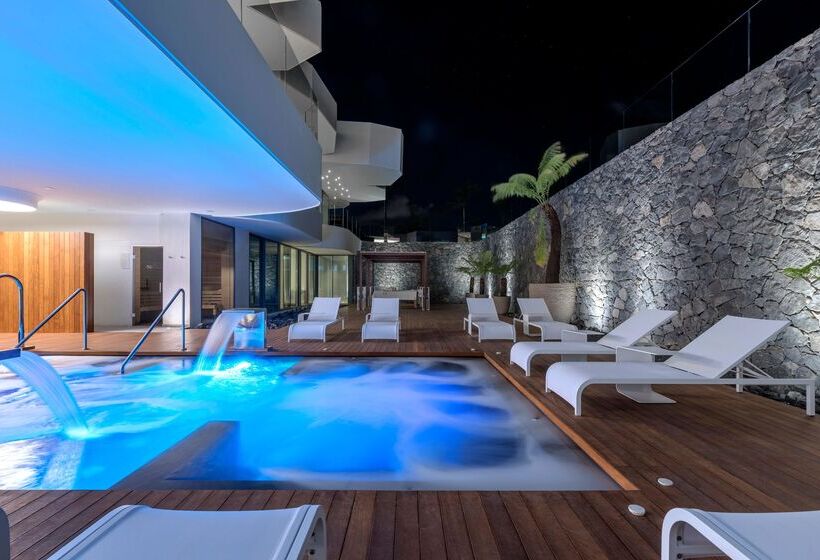 هتل Royal Hideaway Corales Suites