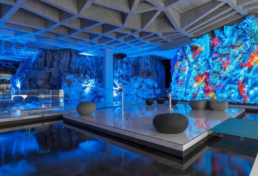 هتل Royal Hideaway Corales Suites