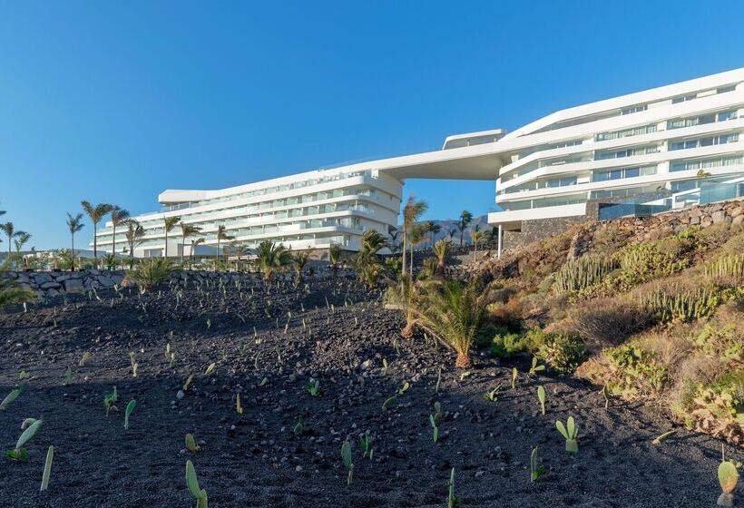 هتل Royal Hideaway Corales Suites